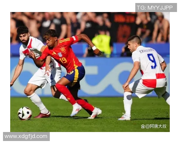 未来足坛巨星崛起之路 揭秘新一代球员如何打破纪录走向巅峰