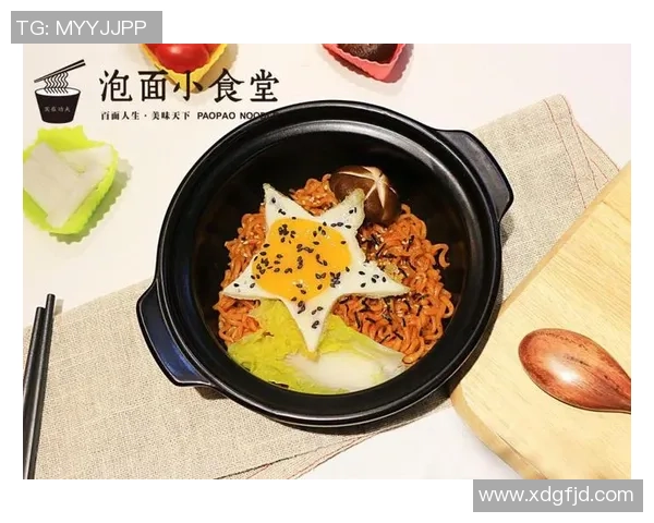 足球明星与泡面共度闲暇时光揭秘球场外的独特饮食文化