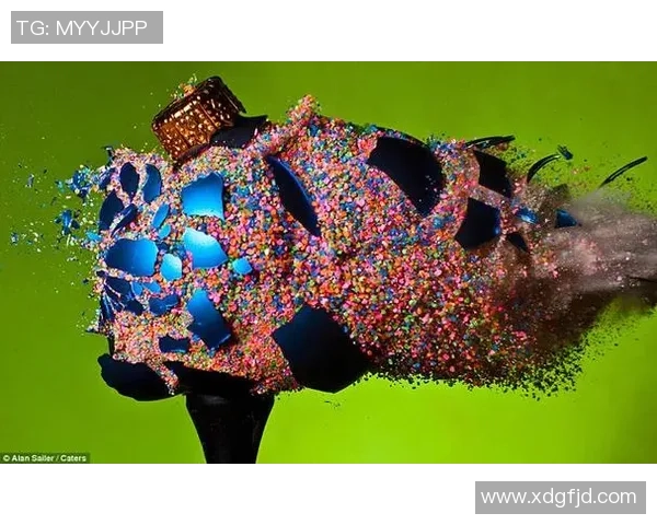 水下奇观足球球星英姿尽显速度与力量的震撼瞬间 水下奇观足球球星英姿尽显速度与力量的震撼瞬间