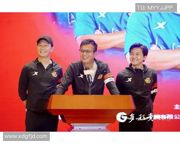 九号足球明星的传奇故事与背后的非凡历程解析